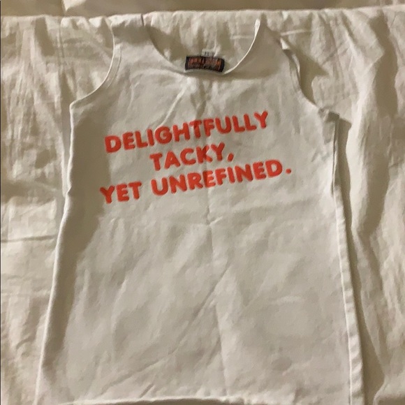 Hooters tank and shorts - Picture 4 of 7